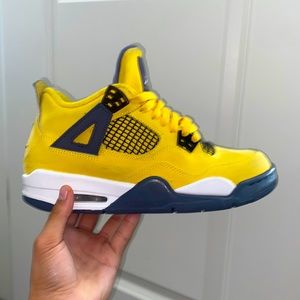 (GS) Jordan 4 Lightning size 7Y